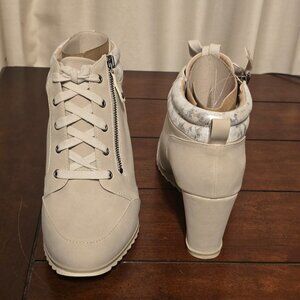 SOUL Naturalizer Womens Haley-Lace Ankle Boot, Light Grey, Size 10W